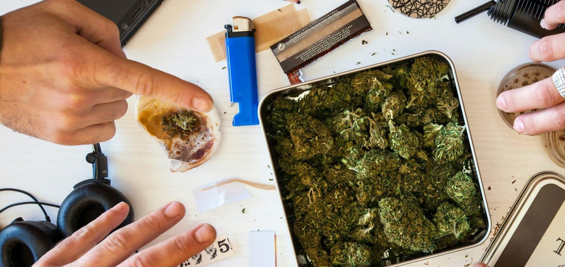 How to Buy Weed Online in Canada Safely and Legally